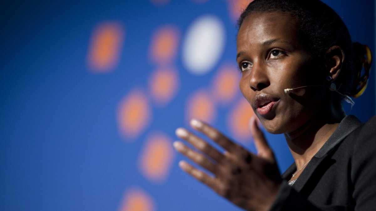 Immagine di “Difendiamo l’occidente”. La politica Ayaan Hirsi Ali dopo l'attacco a Rusdhie