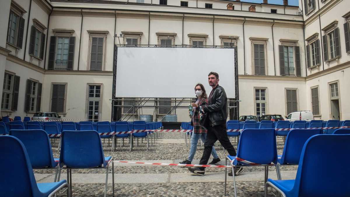 Immagine di Scene di ordinaria maleducazione al cinema all'aperto