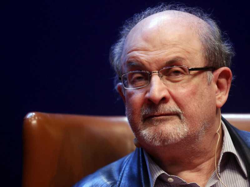 Salman Rushdie ad Avila, in Spagna, nel 2015 (EPA/JL CEREIJIDO)