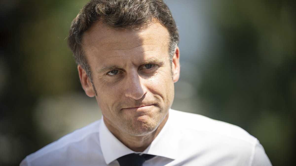 Immagine di Marin, giustamente, balla. Macron invece la notte costringe tutti a lavorare