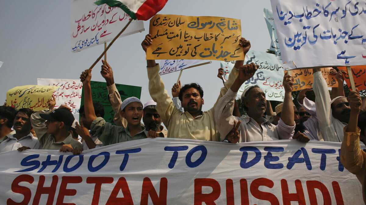 Immagine di “Rushdie è meno solo. Trent’anni fa nel mondo c’era un solo Rushdie. Oggi ne è piena l’Europa”