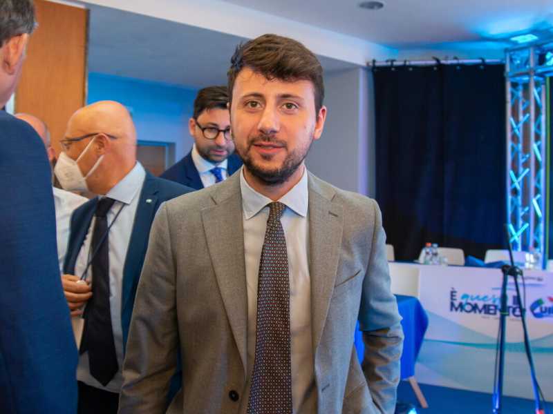La Regina si ritira: fatali i suoi tweet contro Israele. Letta offre il suo seggio blindato ad Amendola