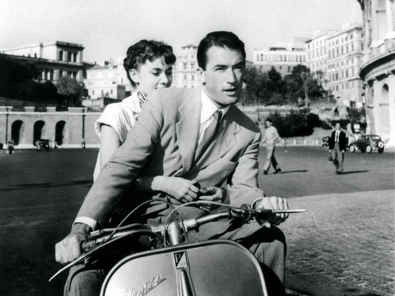 Audrey Hepburn e Gregory Peck in "Vacanze romane" del 1956, via Olycom&nbsp;<br />