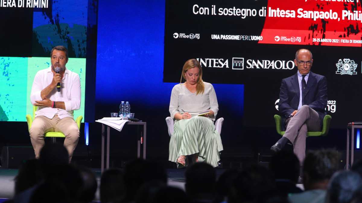 Immagine di A Rimini, Salvini imbarazza Meloni. Lei fa il pieno di applausi