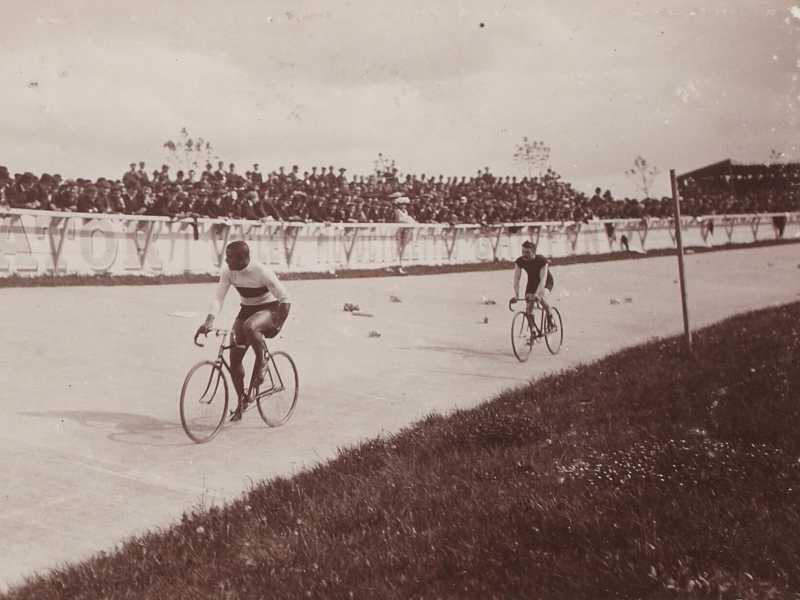 Major Taylor (Collection Jules Beau. Photographie sportive, via Wikimedia Commons)<br />