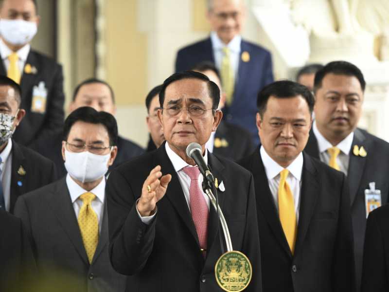 Il golpista diventato primo ministro in Thailandia e poi sospeso dalla Costituzione