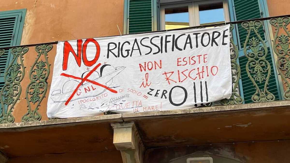 Immagine di Piombino, FdI mette in discussione il rigassificatore: "Valuteremo le alternative", ci dice Donzelli