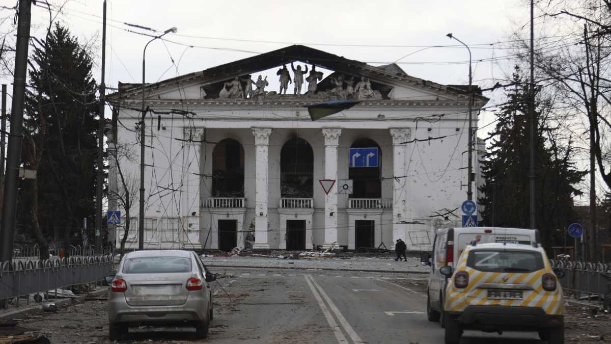 Immagine di Il gruppo petrolifero francese Total rifornisce i caccia di Putin