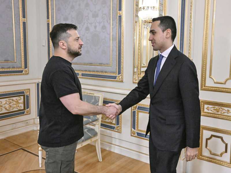 Di Maio: "Negli occhi di Zelensky il coraggio di un popolo, da noi c'è chi si volta dall'altra parte"