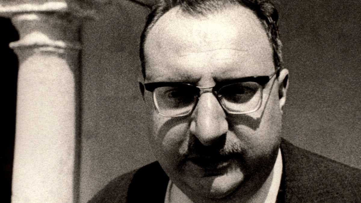 Immagine di Meglio il Manganelli corsivista dello scrittore chiuso nel guscio manieristico