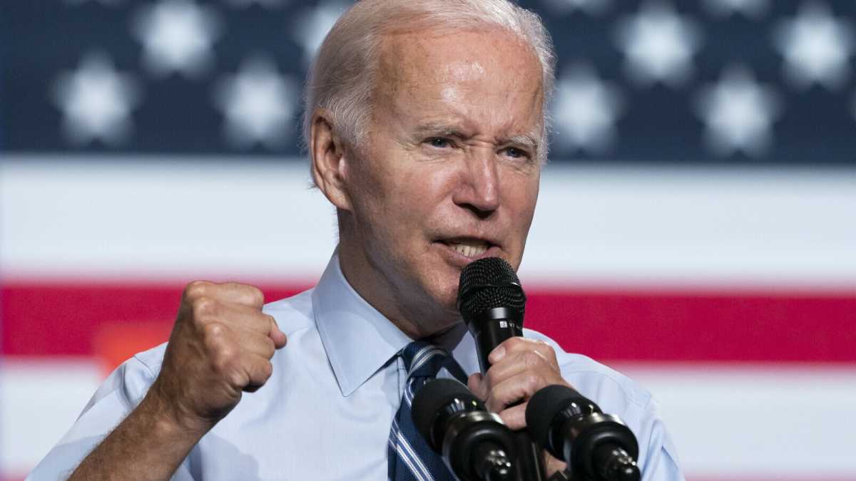 Immagine di Biden mostra i denti: Trump e i suoi una minaccia per la democrazia, è semi-fascismo