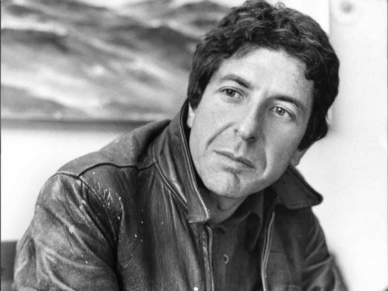 Il cantautore canadese Leonard Cohen, in uno scatto dell'aprile 1972 (foto Olycom)