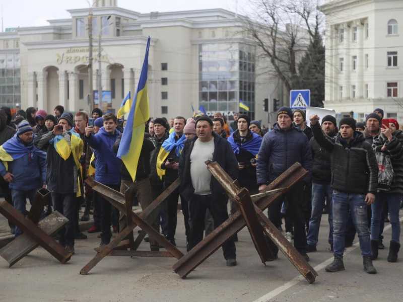 Kyiv martella le linee russe a Kherson