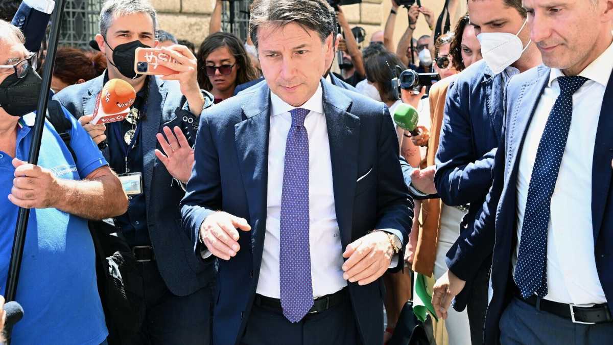 Immagine di Conte vuole i voti del Pd e prenota già quello dell’amico Bersani