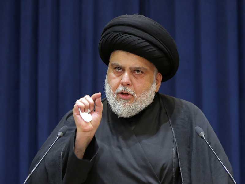 Muqtada al Sadr, leader sciita iracheno, durante il suo video messaggio di marted&igrave; (foto LaPresse)