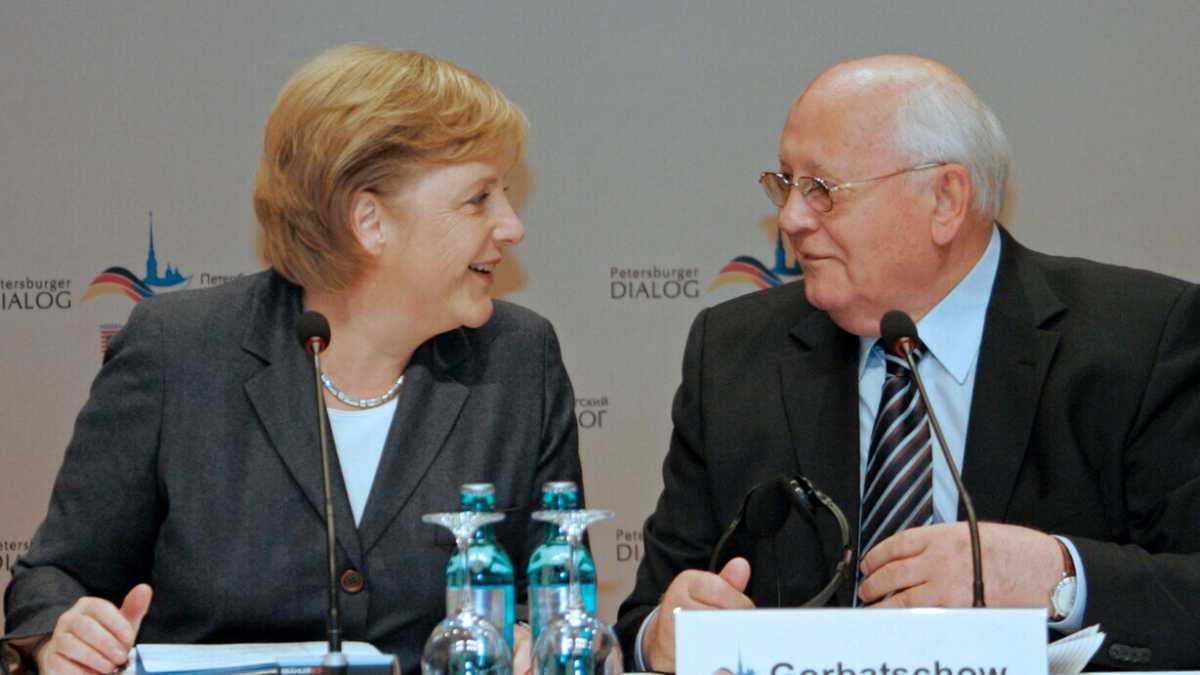 Immagine di Angela Merkel rompe il silenzio per ringraziare Gorbaciov, che le ha cambiato la vita