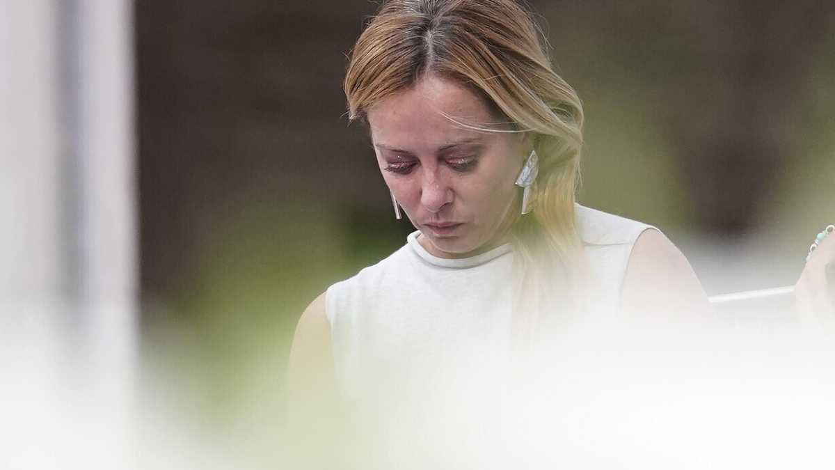Immagine di Giorgia Meloni traina il centrodestra, mentre sale il gradimento per Draghi