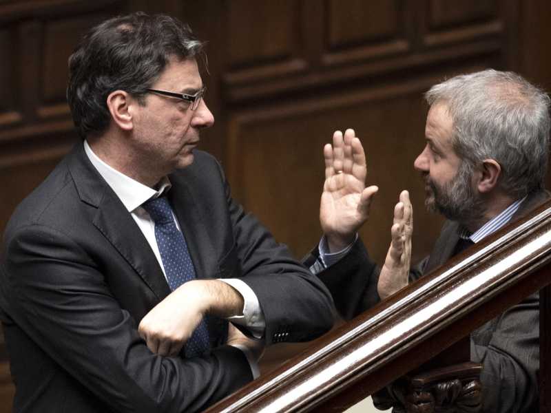 Giancarlo Giorgetti (a sinistra) e Claudio Borghi (a destra), foto Ansa<br /><br />&nbsp;<br />