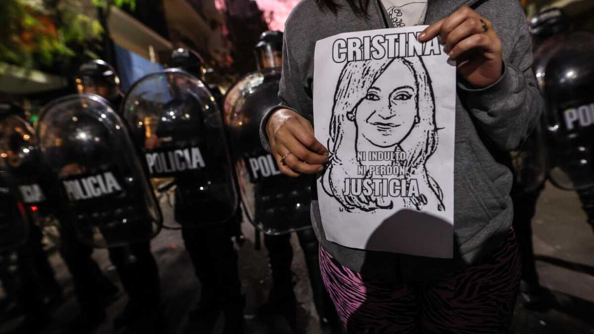 Immagine di La pistola s’inceppa, l’argentina Kirchner si salva. I grilletti un po’ troppo facili contro i politici