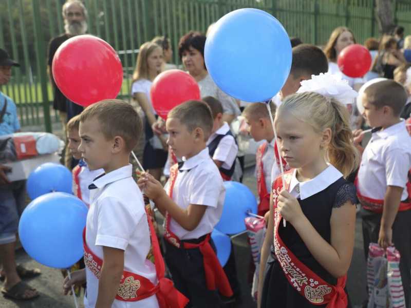 Cemento su Mariupol. I russi costruiscono sopra ai cadaveri