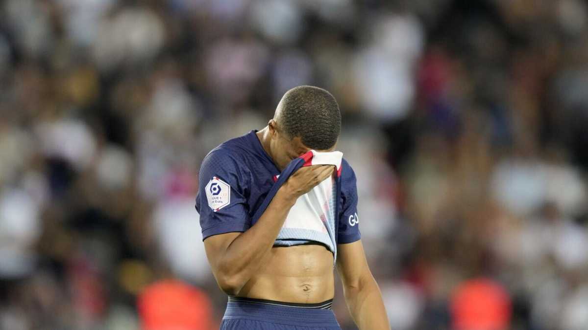 Immagine di Mbappé ha le auto, ma le può guidare