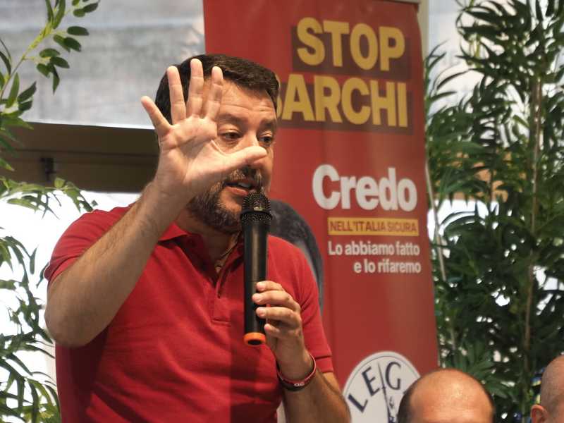 La "delocalizzazione" di Salvini. Dirigenti dimissionari e militanti obiettori