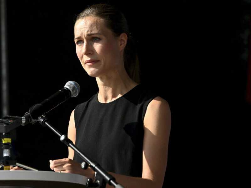 Sanna Marin, in conferenza stampa, dopo le foto della festa privata diffuse sui social (LaPresse)<br />