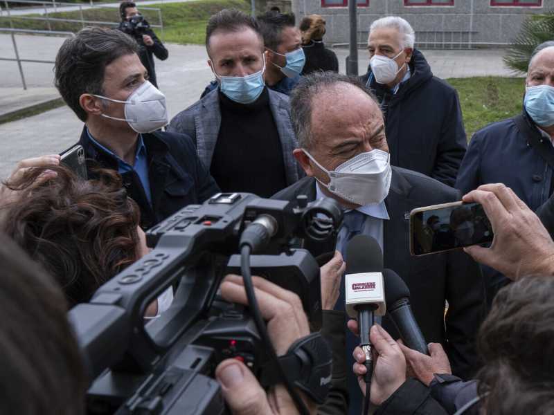 Gratteri inaugura le conferenze stampa show contro la politica