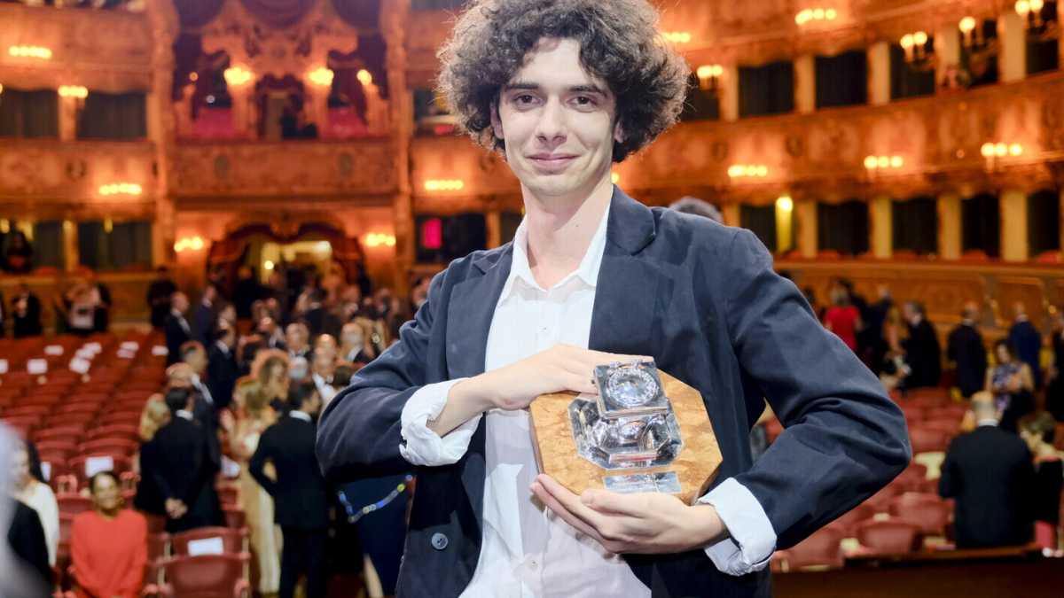 Immagine di Gli stupidi intenti di Zannoni non sono stupidi. Intervista al vincitore del Campiello