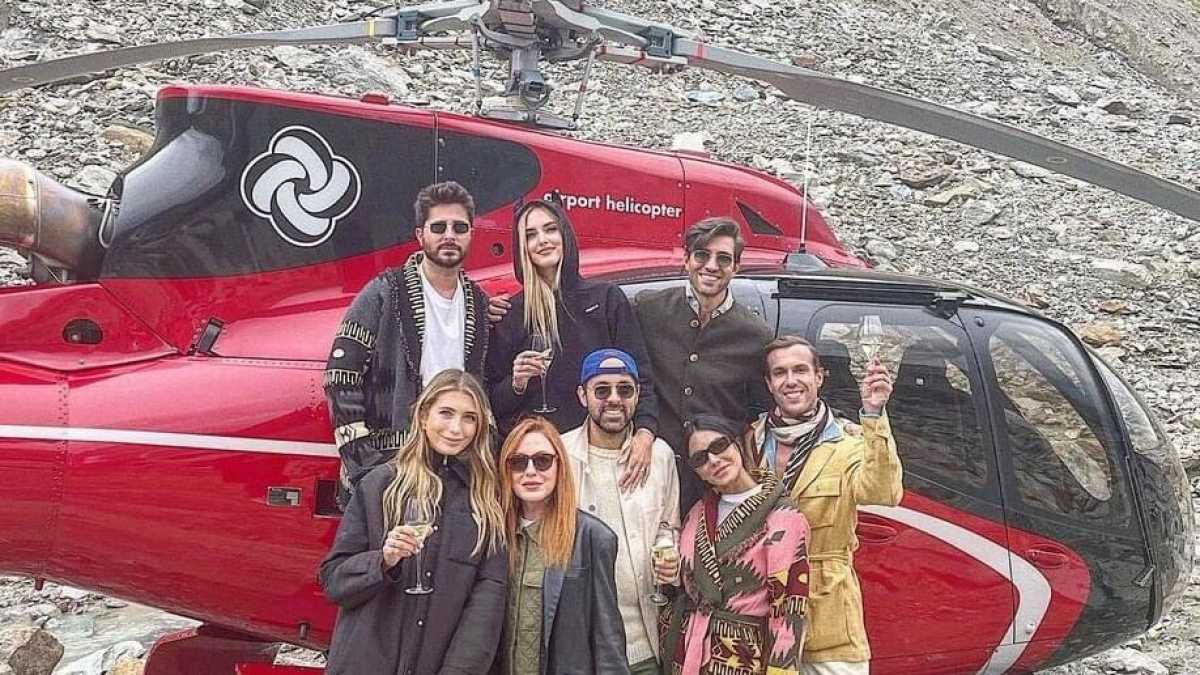 Immagine di Ferragni, elicotteri, ghiacciai ed ecofessi