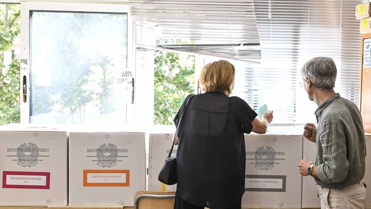 Immagine di Gli italiani hanno perso la fiducia nel voto. Si può ritrovare ricordando gli anni '60