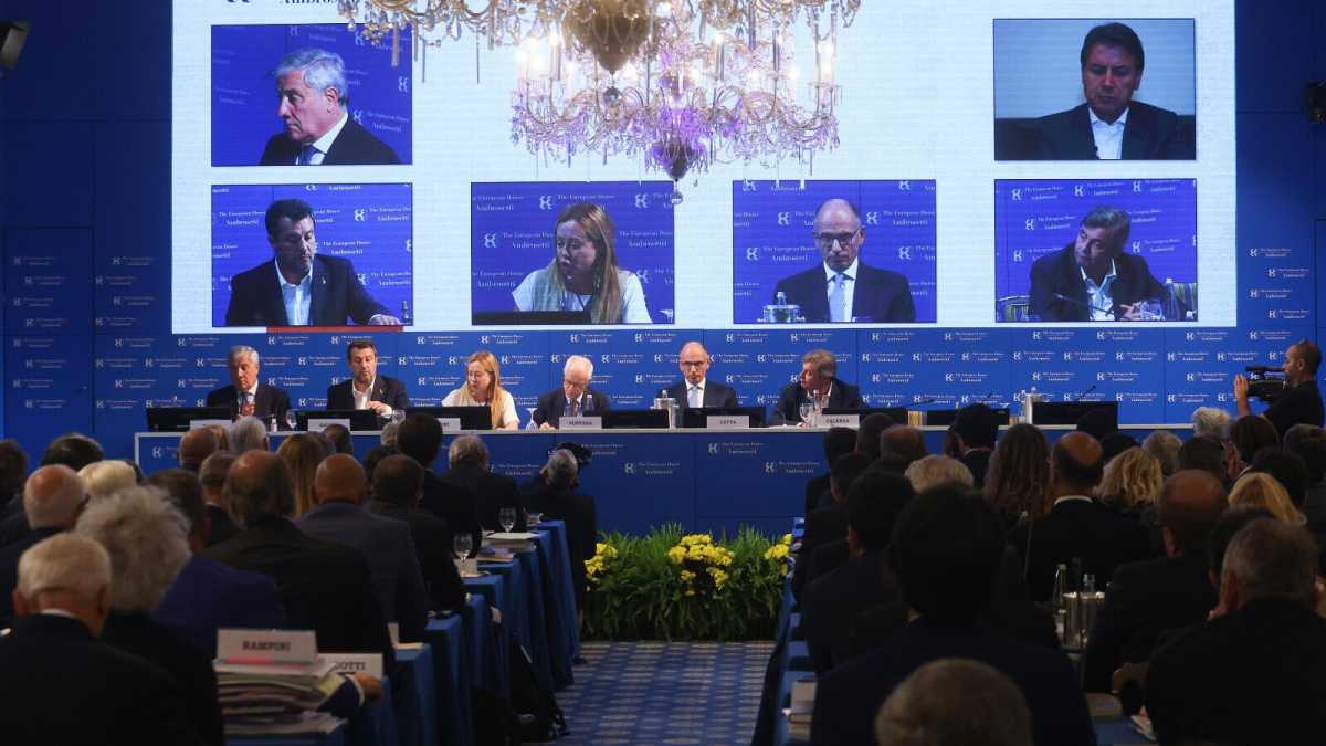Immagine di Aumentano gli indecisi: 4 italiani su 10 non sanno chi votare, mentre cala leggermente il centrodestra