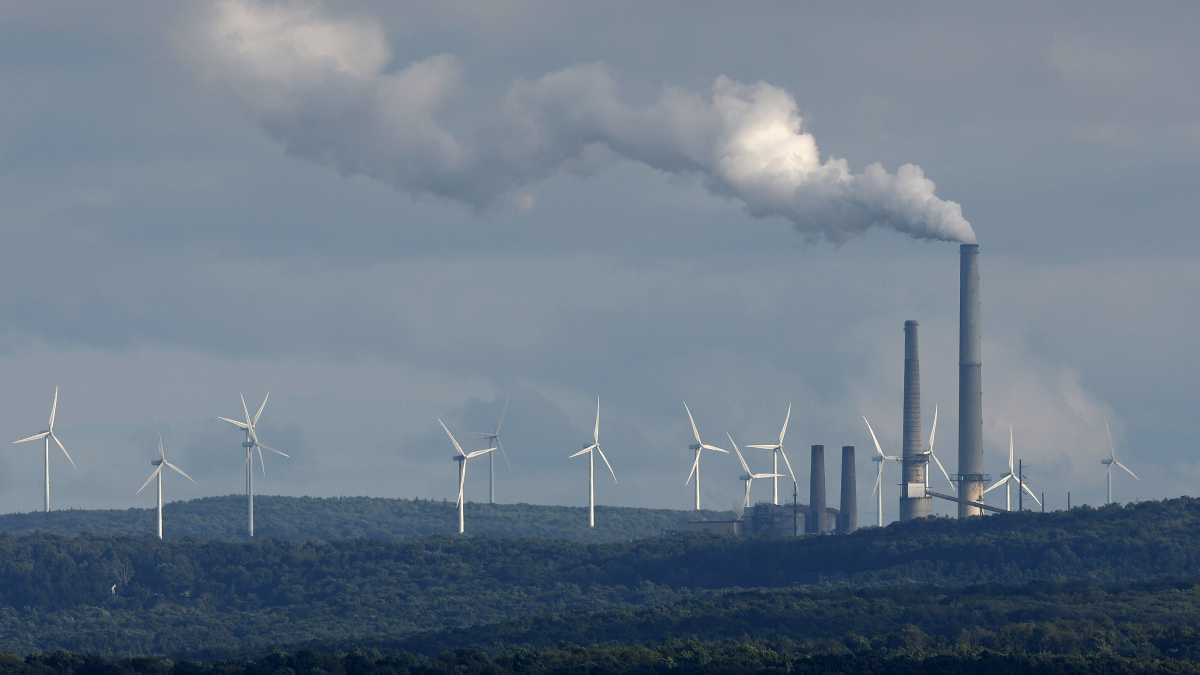 Immagine di Non solo carbone. Così le rinnovabili sostituiscono il gas russo: il piano