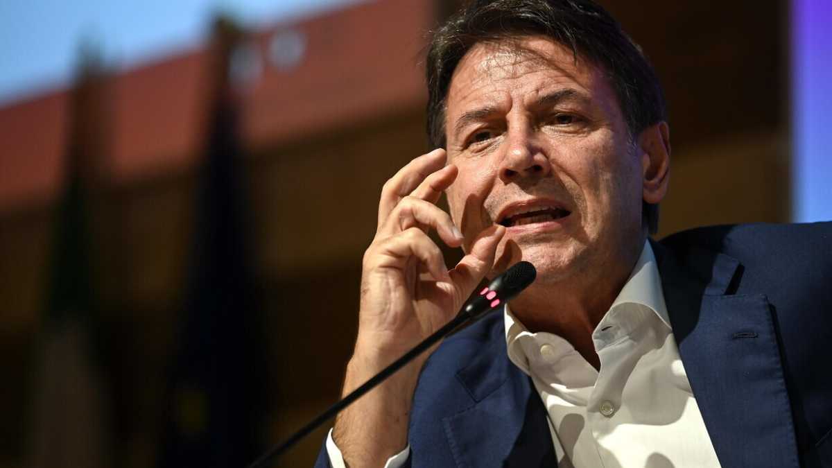 Immagine di La nuova versione di Conte sulla guerra in Ucraina: "Non è vero che Putin non vuole la pace"