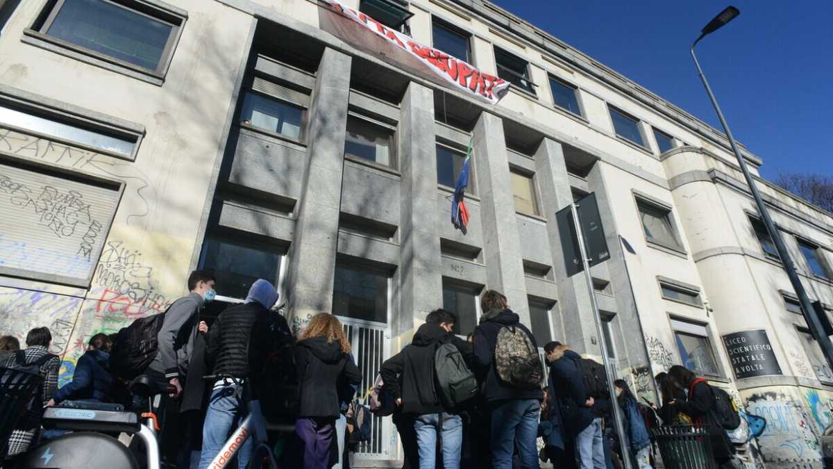 Immagine di Riparte (un po’ zoppa) la scuola, inseguita pure dai politici