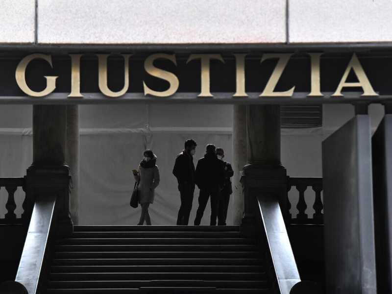 <span style="font-family: Arial, Verdana, sans-serif; font-size: 12px;">Il palazzo di Giustizia di Genova (foto Ansa)</span>