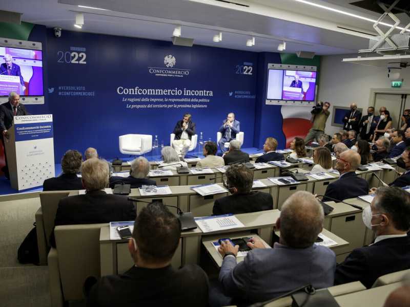 Uno scatto dell'iniziativa di Confcommercio (LaPresse)