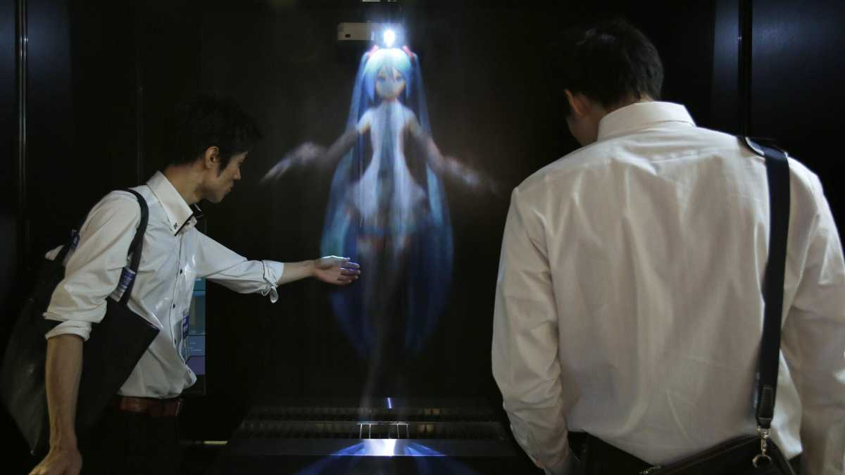 Immagine di L’uomo che sposò un’ologramma non può più parlare con sua "moglie"