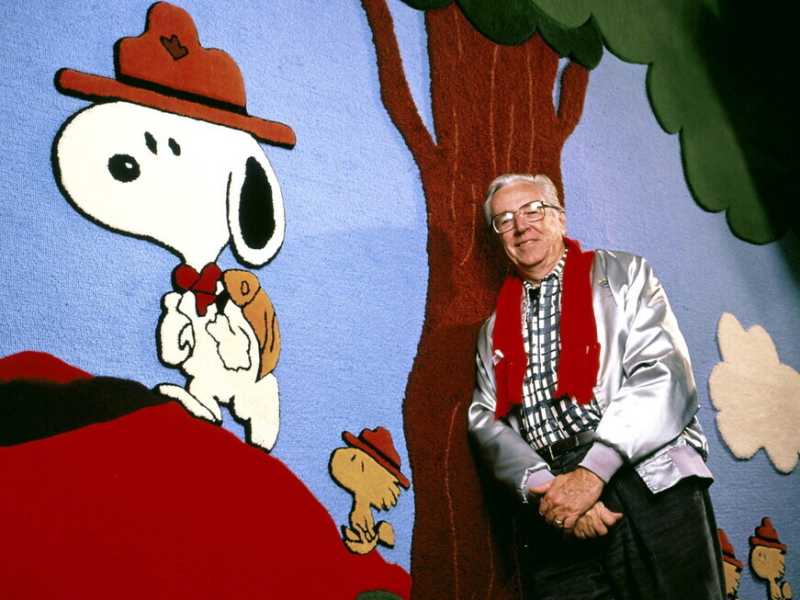 Charles M. Schultz ripreso con i Peanuts, il fumetto di cui è stato inventore e autore, a dicembre 2019 (Olycom) <br />