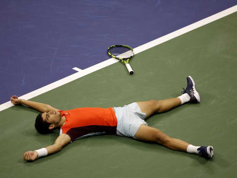 Carlos Alcaraz festeggia dopo la vittoria contro Francis Tiafoe agli Us Open (foto EPA)