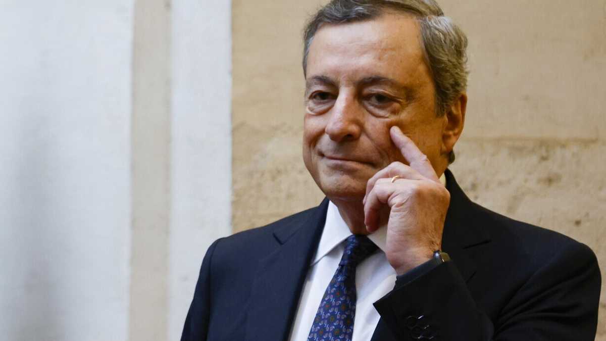 Immagine di Draghi resta a Chigi, ci pensano Biden e Scholz. Pazze spiate di Milani