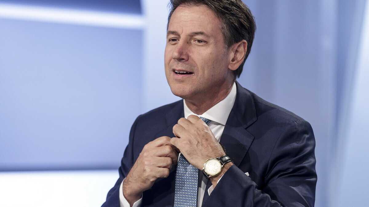 Immagine di Conte dice che "è orgoglioso di aver mandato armi in Ucraina"