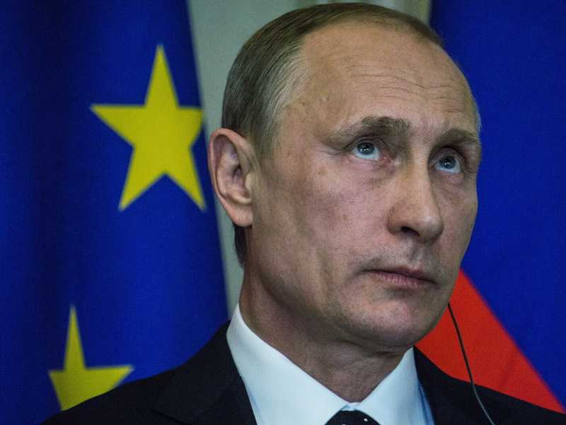 Vladimir Putin durante una conferenza stampa con Angela Merkel a Mosca (Getty Images)