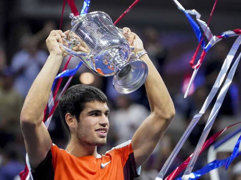 Carlos Alcaraz festeggia la vittoria agli Us Open (foto Ap)