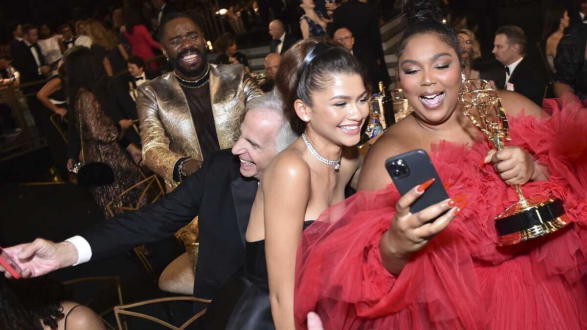 Immagine di Gli Emmy ai soliti noti. Buon per noi che sono “White Lotus” e “Succession”