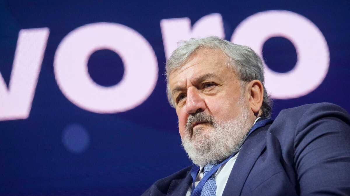 Immagine di Emiliano sabota la strategia del voto utile di Letta: "Votate o noi o Conte"