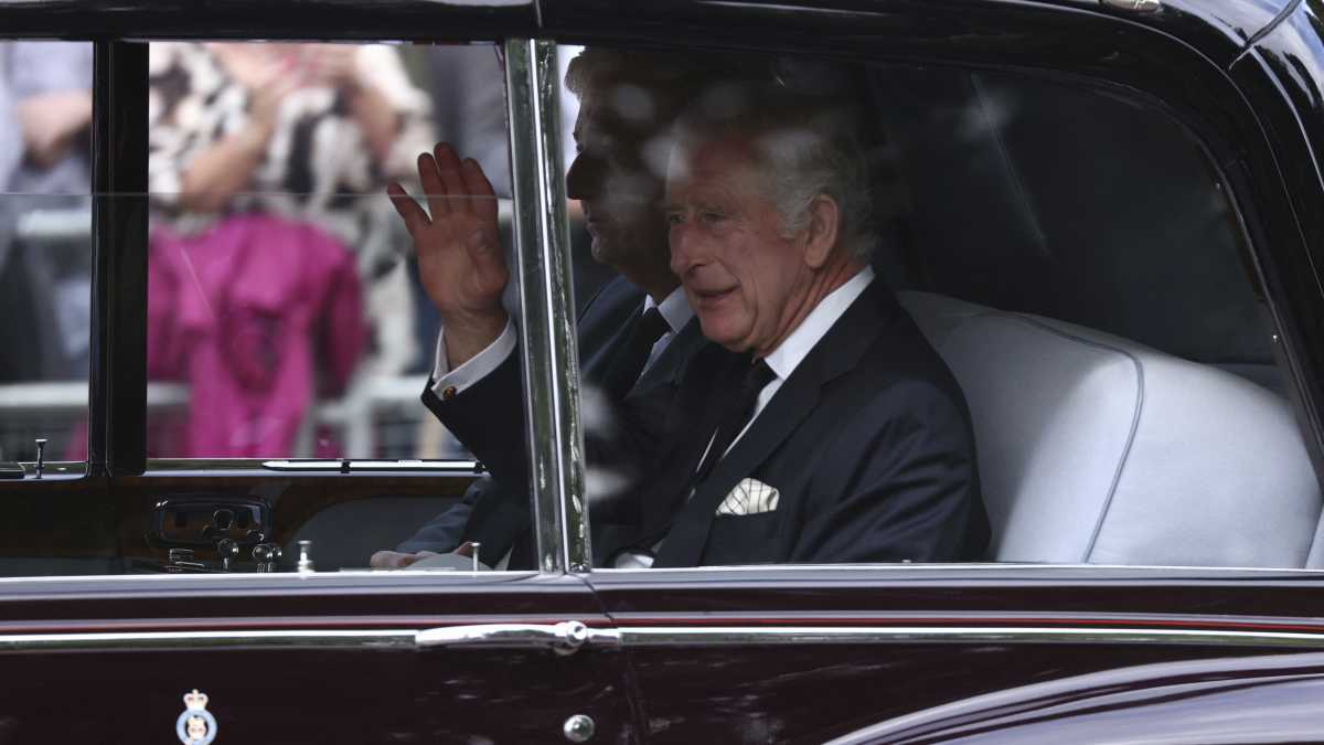 Immagine di Le ciance sulla monarchia inutile e costosa smentite dalla storia e dal look di Carlo