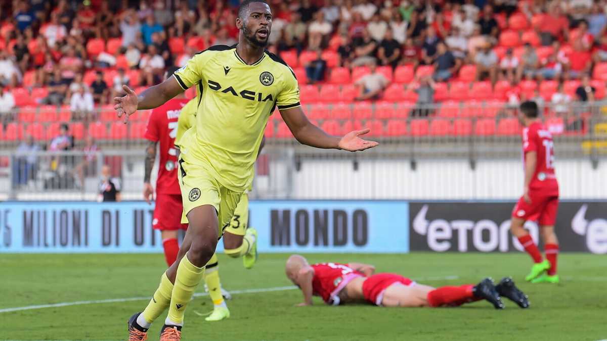 Immagine di Beto e i suoi tifosi potrebbero vedersi per una pizza e non ci sarebbe nulla di strano