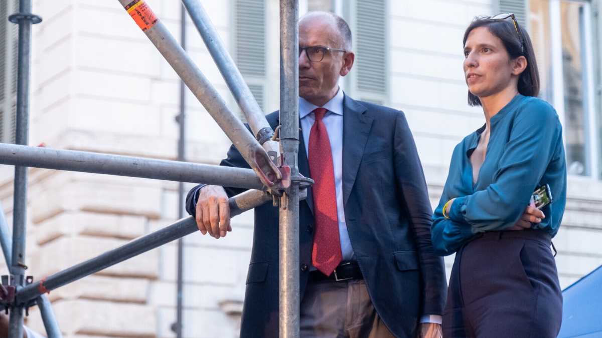 Immagine di Letta è solo. La preoccupazione di Prodi. Nel Pd si preparano Bonaccini-Provenzano-Schlein