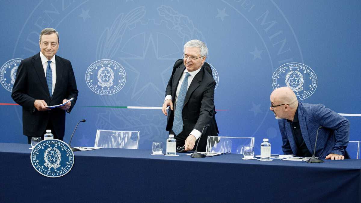 Immagine di Cosa prevede il Dl Aiuti ter: bonus una tantum e sconti sulle accise dei carburanti